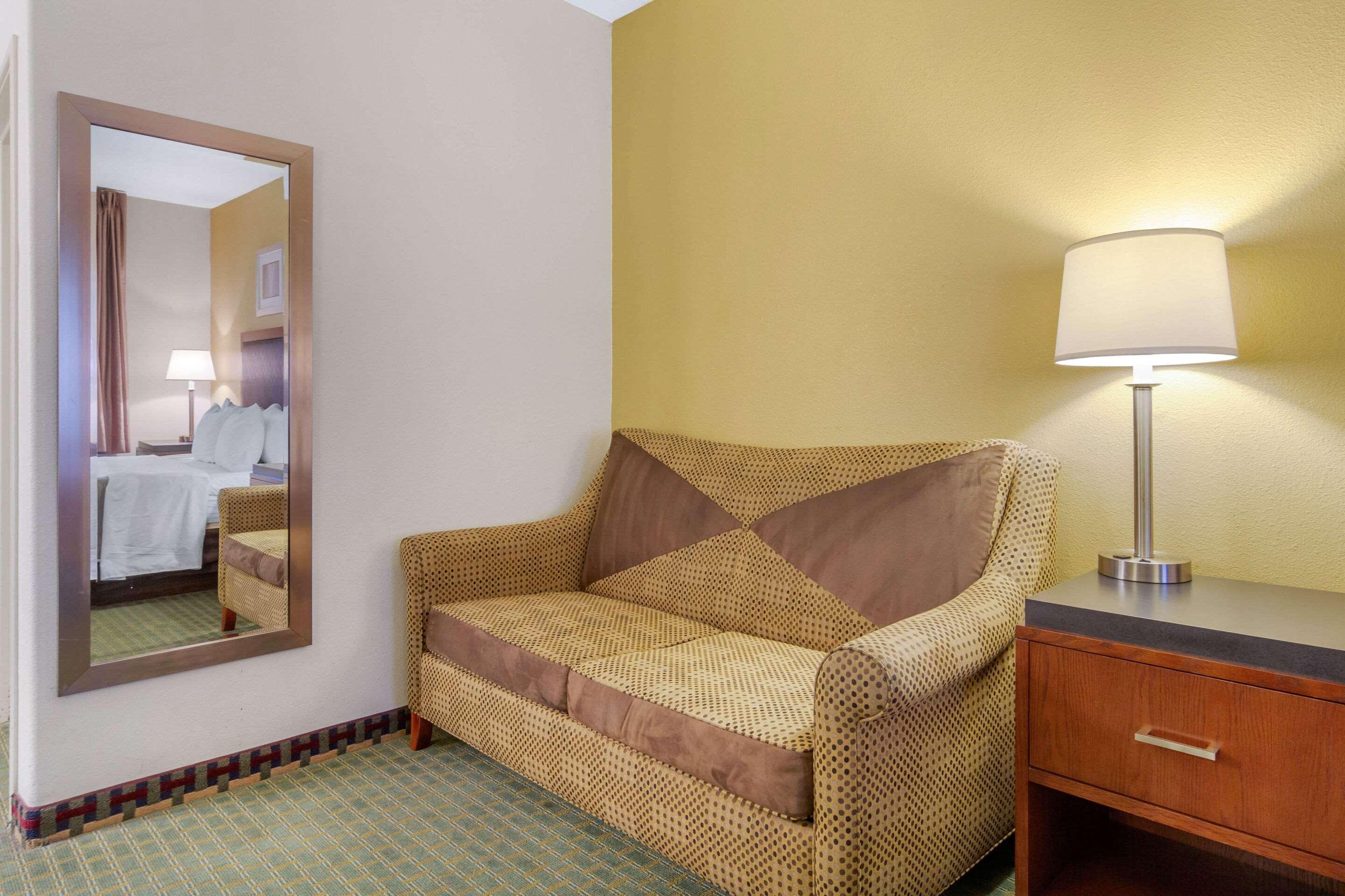 Quality Inn & Suites Lakewood - Denver Southwest Exterior foto